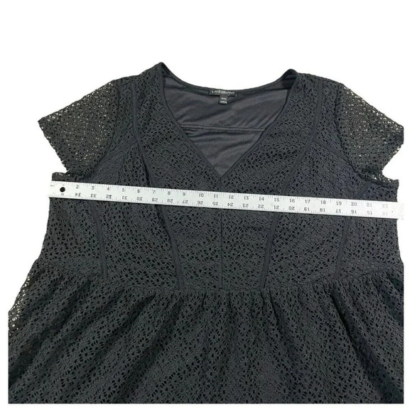 Lane Bryant Navy Blue Peplum Top Blouse Crochet Lace Lined V-Neck Size 22 24 - Picture 4 of 7